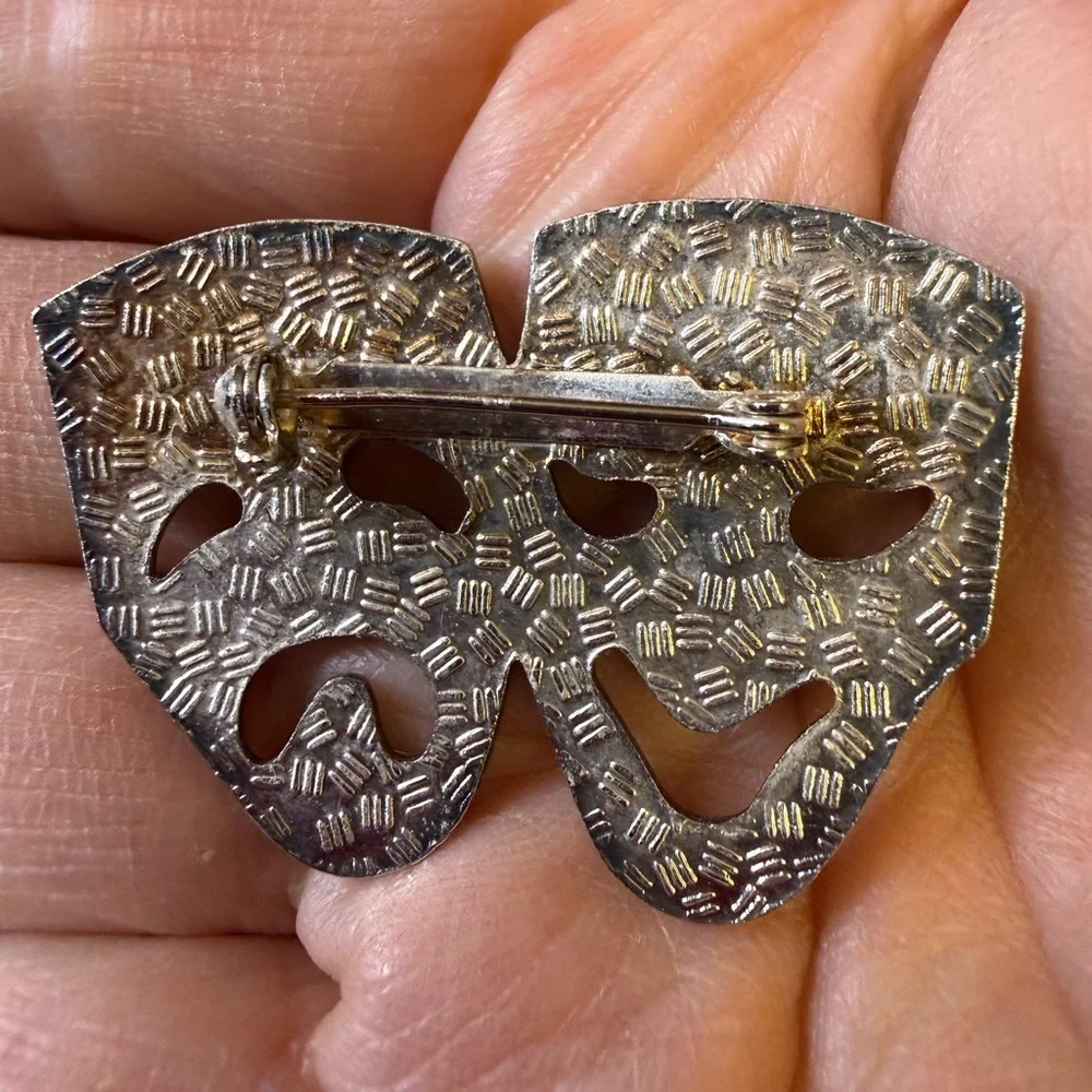 UNIQUE VINTAGE COMEDY TRAGEDY MASKS CLOISONNE ENAMEL BROOCH